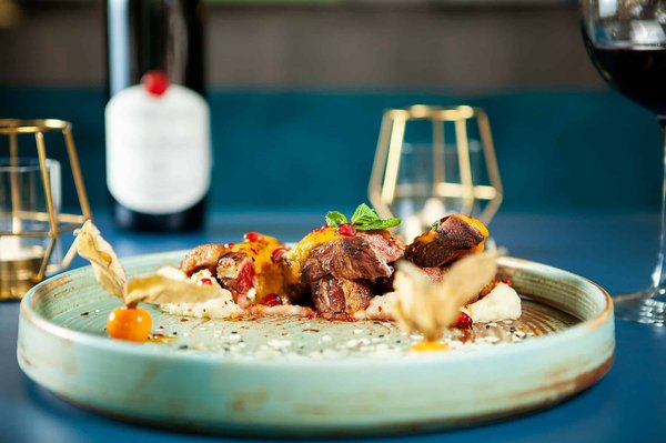 How to find the best local delicacies in the Scottish Highlands?