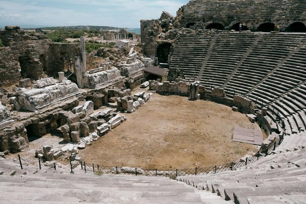 What are the best places to explore Roman history through guided tours in the UK?